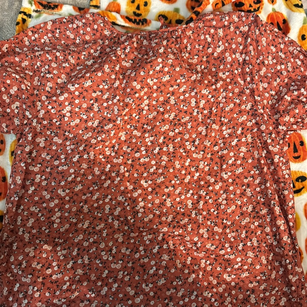 Universal thread button up blouse - Picture 2 of 2